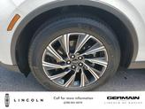 Thumbnail of 2025 Pristine White Metallic Tri-Coat Lincoln Aviator