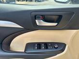 Thumbnail of 2019 Blizzard Pearl Toyota Highlander Hybrid