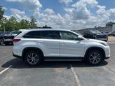 Thumbnail of 2019 Blizzard Pearl Toyota Highlander Hybrid