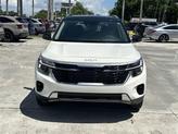 Thumbnail of 2025 Clear White/Black Roof Kia Seltos