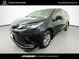 Photo of 2023 Midnight Black Metallic Toyota Sienna