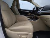 Thumbnail of 2019 Blizzard Pearl Toyota Highlander