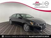 Photo of 2024 Super Black Clearcoat Nissan Altima