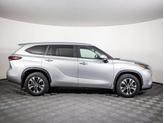 Thumbnail of 2024 Celestial Silver Metallic Toyota Highlander