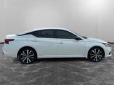 Thumbnail of 2022 Pearl White Tricoat Nissan Altima
