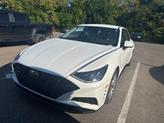 Photo of 2023 White Hyundai SONATA