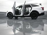 Thumbnail of 2021 Glacial White Pearl Kia Sorento