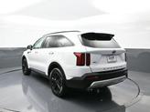 Thumbnail of 2021 Glacial White Pearl Kia Sorento