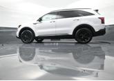 Thumbnail of 2021 Glacial White Pearl Kia Sorento
