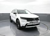 Thumbnail of 2021 Glacial White Pearl Kia Sorento