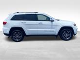 Thumbnail of 2017 Bright White Clearcoat Jeep Grand Cherokee