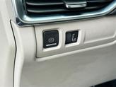 Thumbnail of 2021 Crystal White Tricoat Cadillac XT4