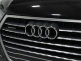Thumbnail of 2018 Orca Black Metallic Audi Q7