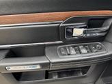 Thumbnail of 2016 Brilliant Black Crystal Pearlcoat RAM 1500