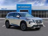 Photo of 2024 Champagne Silver Metallic Nissan Rogue