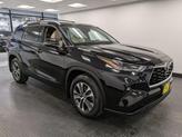 Thumbnail of 2022 Midnight Black Metallic Toyota Highlander