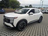 Thumbnail of 2025 Aspen White Tricoat Nissan Kicks