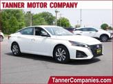 Photo of 2025 Glacier White Nissan Altima