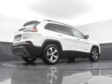 Thumbnail of 2022 Bright White Clearcoat Jeep Cherokee