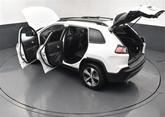 Thumbnail of 2022 Bright White Clearcoat Jeep Cherokee