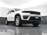 Thumbnail of 2022 Bright White Clearcoat Jeep Grand Cherokee