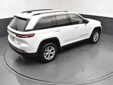 Thumbnail of 2022 Bright White Clearcoat Jeep Grand Cherokee