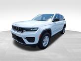 Thumbnail of 2023 Bright White Clearcoat Jeep Grand Cherokee