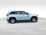 Thumbnail of 2023 Bright White Clearcoat Jeep Grand Cherokee