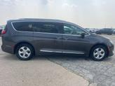 Thumbnail of 2017 Granite Crystal Metallic Clearcoat Chrysler Pacifica