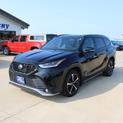 Photo of 2022 Midnight Black Metallic Toyota Highlander