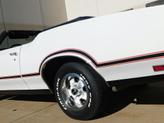 Thumbnail of 1970 White /Black Stripes Oldsmobile 442