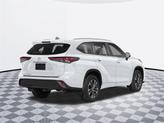 Thumbnail of 2025 Wind Chill Pearl Toyota Highlander
