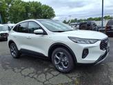 Photo of 2025 Star White Metallic Tri-Coat Ford Escape