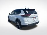 Thumbnail of 2025 Everest White Pearl/Super Black Nissan Rogue