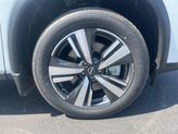 Thumbnail of 2025 Everest White Pearl/Super Black Nissan Rogue