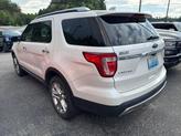 Thumbnail of 2017 White Platinum Clearcoat Metallic Ford Explorer