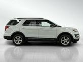 Thumbnail of 2017 Oxford White Ford Explorer
