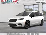 Photo of 2025 Bright White Clearcoat Chrysler Pacifica