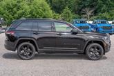 Thumbnail of 2025 Diamond Black Crystal Pearlcoat Jeep Grand Cherokee