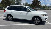Thumbnail of 2017 Glacier White Nissan Pathfinder