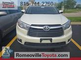 Thumbnail of 2016 Blizzard Pearl Toyota Highlander