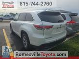 Thumbnail of 2016 Blizzard Pearl Toyota Highlander