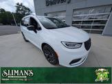 Photo of 2026 Bright White Chrysler Pacifica