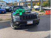 Thumbnail of 2017 Diamond Black Crystal Pearlcoat Jeep Grand Cherokee