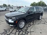 Photo of 2025 Diamond Black Crystal Pearlcoat Jeep Grand Cherokee L