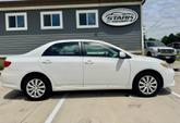 Photo of 2012 Super White Toyota Corolla