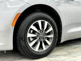 Thumbnail of 2021 Billet Silver Metallic Clearcoat Chrysler Pacifica Hybrid