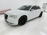 Thumbnail of 2019 Bright White Clearcoat Chrysler 300