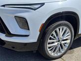 Thumbnail of 2026 iridescent white tricoat Buick Enclave