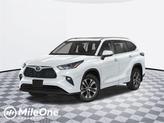 Photo of 2025 Pearl Toyota Highlander
